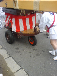 神輿の台車にはこんなものが